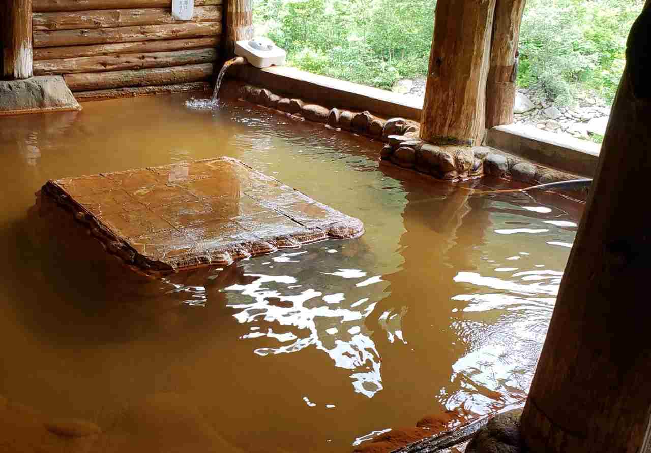 川入荘の露天風呂